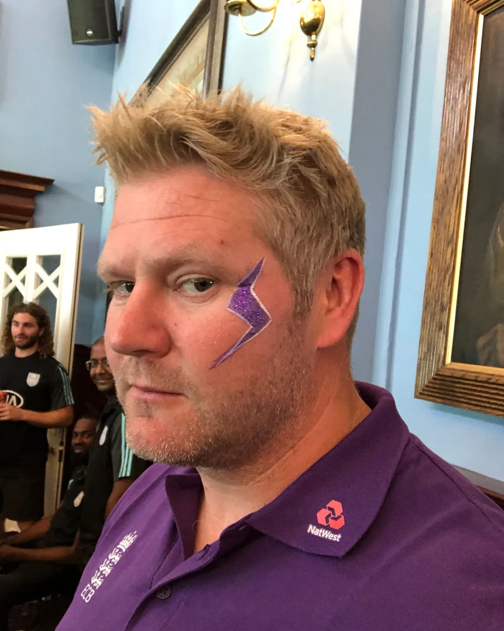 Hoggy with a purple lightning bolt painted on his cheek